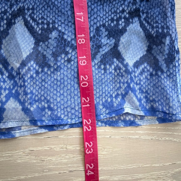 Equipment Femme Blue Ombre Snakeprint Silk Button Down Shirt size small - Picture 4 of 5